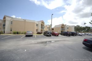 6284 NW 186th St, Hialeah, FL 33015, Sold 09/18/18