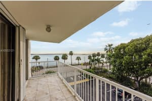 1440 Brickell Bay Dr # Mgr, Miami, FL 33131, Sold 10/09/18