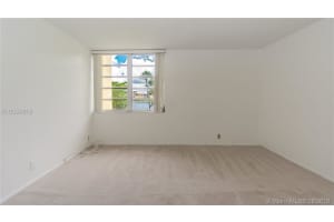 922 NE 199th St #2g, Miami, FL 33179, Sold 10/16/18