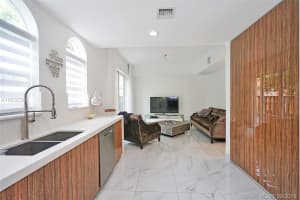 18465 NE 30th Ct, Aventura, FL 33160, Sold 04/15/21