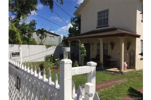 160 Nw 27th St, Miami