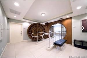 111 E Flagler St, Miami, FL 33131, Sold 11/01/18