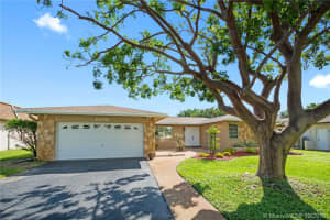 8006 SW 29th St, Davie, FL 33328, Sold 10/25/18