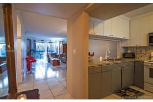 10317 NW 9th St Cir, Miami, FL 33172, Sold 10/18/18