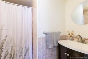 553 NW 98th Ct, Miami, FL 33172, Sold 11/14/18