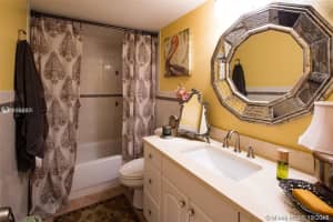 801 NE 18th Ct, Fort Lauderdale, FL 33305, Sold 12/14/18