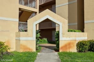 6195 NW 186th St, Hialeah, FL 33015, Sold 01/14/19