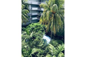 8251 NW 8th St, Miami, FL 33126, Sold 01/07/19