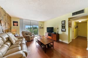 8421 NW 8th St, Miami, FL 33126, Sold 12/13/18