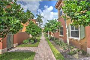 650 SW 106th Ave, Pembroke Pines, FL 33025, Sold 12/21/18