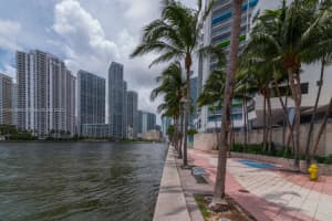 325 S Biscayne Blvd, Miami, FL 33131, Sold 05/02/22