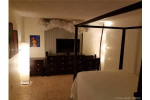 625 NW 210th St, Miami, FL 33169, Sold 04/03/19