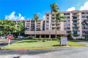 900 NE 195th St, Miami, FL 33179, Sold 01/14/19