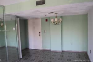 5249 NW 7th St, Miami, FL 33126, Sold 01/25/19