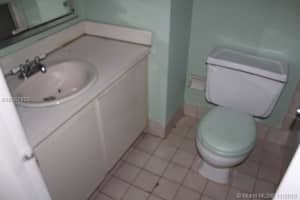 5249 NW 7th St, Miami, FL 33126, Sold 01/25/19