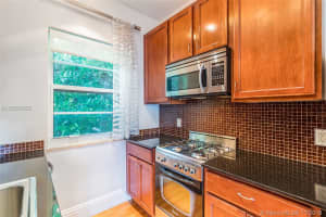935 10th St, Miami Beach, FL 33139, Sold 04/17/19