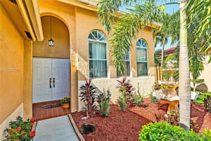 461 W Royal Cove Cir, Davie, FL 33325, Sold 01/09/19