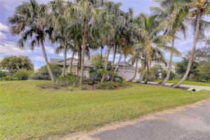 8737 SE Sharon St, Hobe Sound, FL 33455, Sold 02/26/19
