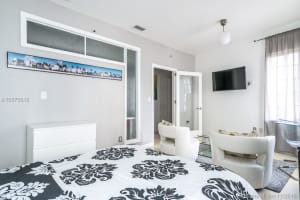 530 Ocean Dr, Miami Beach, FL 33139, Sold 06/10/19