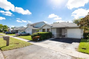 9940 SW 11th St, Pembroke Pines, FL 33025, Sold 01/31/19