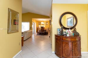 9940 SW 11th St, Pembroke Pines, FL 33025, Sold 01/31/19
