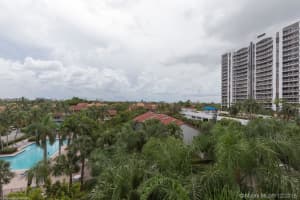 3610 Yacht Club Dr, Miami, FL 33180, Sold 01/25/19