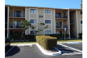 250 Palm Cir W, Pembroke Pines, FL 33025, Sold 02/19/19