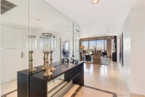 400 Alton Rd, Miami Beach, FL 33139, Sold 02/11/20
