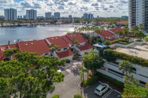 3630 Yacht Club Dr, Miami, FL 33180, Sold 02/05/19