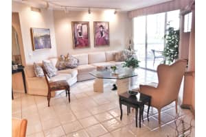 3610 Yacht Club Dr, Miami, FL 33180, Sold 09/12/19