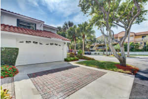 3602 Yacht Club Dr, Miami, FL 33180, Sold 01/08/21