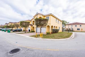 16680 SW 70th St, Miami, FL 33193, Sold 02/25/19