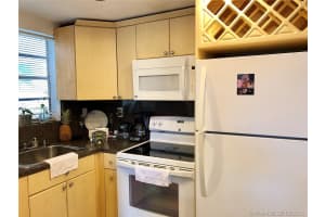 8830 Fontainebleau Blvd, Miami, FL 33172, Sold 04/01/19