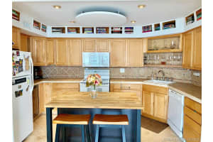 Miami, FL 33131, Sold 03/15/19