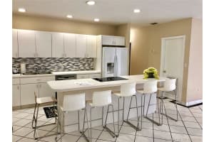 118 W 4th Ct, Miami Beach, FL 33139, Sold 03/13/19