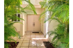 1975 Lake Point Dr, Weston, FL 33326, Sold 06/30/20