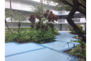 8261 NW 8th St, Miami, FL 33126, Sold 03/29/19