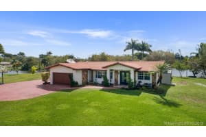 10900 SW 25th St, Davie, FL 33324, Sold 03/27/19