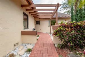 8599 SW 115th Pl, Miami, FL 33173, Sold 04/19/19