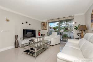 8411 NW 8th St, Miami, FL 33126, Sold 04/22/19