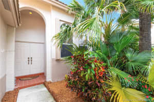 466 E Royal Cove Cir, Davie, FL 33325, Sold 05/07/19