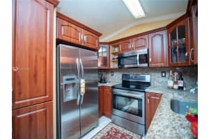 8434 NW 189th Ln, Hialeah, FL 33015, Sold 04/29/19