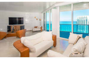 300 South Pointe Dr, Miami Beach, FL 33139, Sold 07/29/21