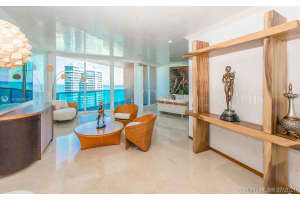 300 South Pointe Dr, Miami Beach, FL 33139, Sold 07/29/21