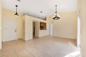 390 W Riverbend Dr, Sunrise, FL 33326, Sold 04/23/19
