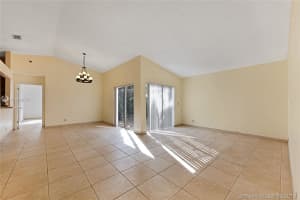 390 W Riverbend Dr, Sunrise, FL 33326, Sold 04/23/19