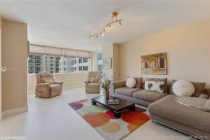 5005 Collins Ave # C5, Miami, FL 33140, Sold 09/10/19