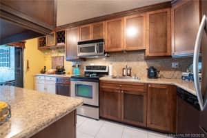 9002 Vineyard Lake Dr, Plantation, FL 33324, Sold 04/26/19