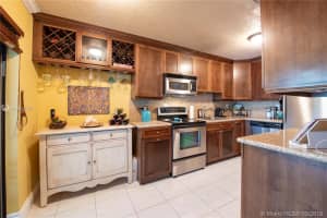 9002 Vineyard Lake Dr, Plantation, FL 33324, Sold 04/26/19