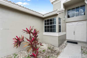 10281 SW 9th Ln, Pembroke Pines, FL 33025, Sold 05/20/19
